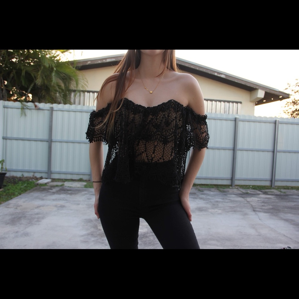 NWT Stone cold fox crochet crop top